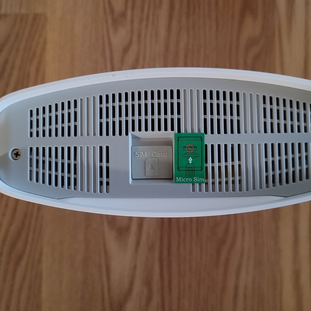 Link White Wireless Router with Black Status Panel - Picture 4 of 7